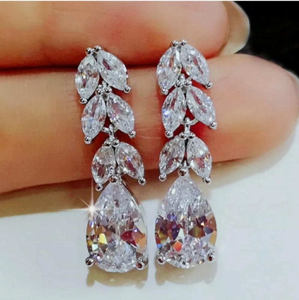 New Gorgeous White Sapphire Drop Earrings - Picture 3 of 9